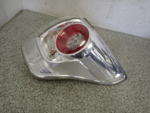 TOYOTA VERSO 09-13 LAMPA TYLNA PRAWA 5/9 MINIATURA
