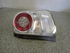 TOYOTA VERSO 09-13 LAMPA TYLNA PRAWA 6/9 MINIATURA