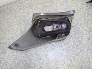 TOYOTA VERSO 09-13 LAMPA TYLNA PRAWA 8/9 MINIATURA