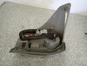 TOYOTA VERSO 09-13 LAMPA TYLNA PRAWA 9/9 MINIATURA
