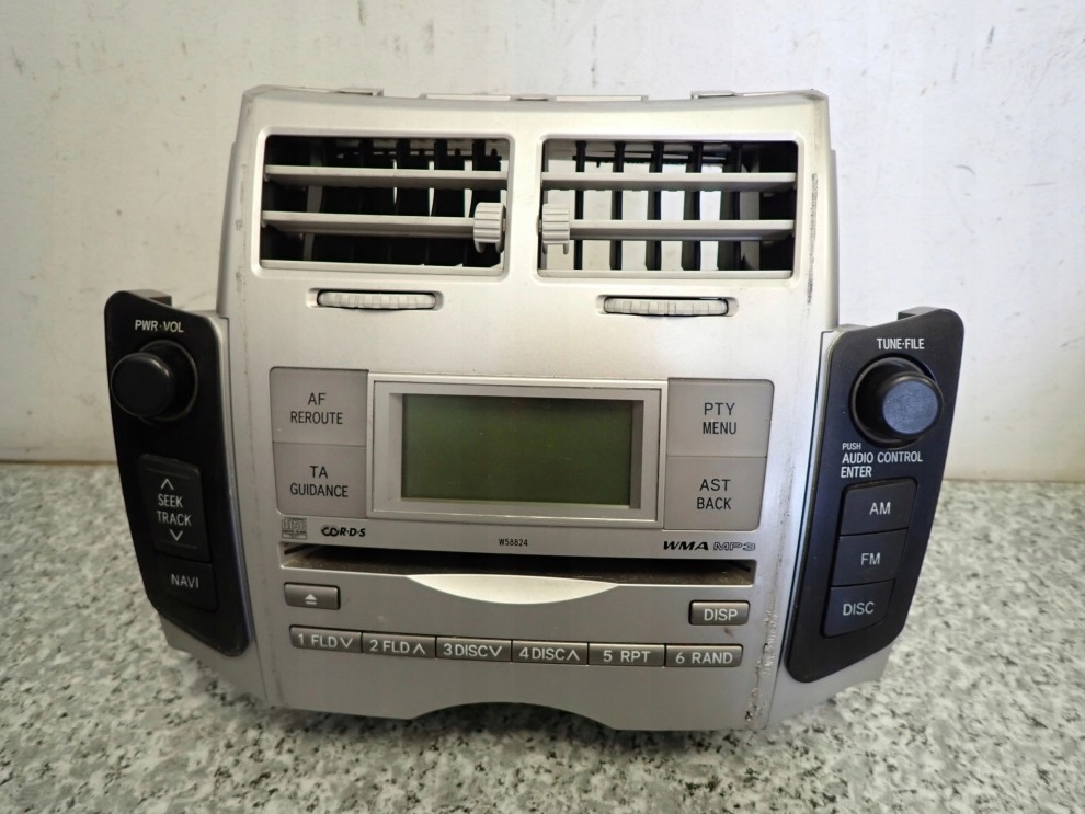 TOYOTA YARIS II 06-09 RADIO FABRYCZNE EUROPA 1/5