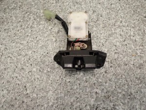 SUZUKI IGNIS 00-07 ZAMEK KLAPY BAGAŻNIKA KLAPY TYŁ 6/6 MINIATURA