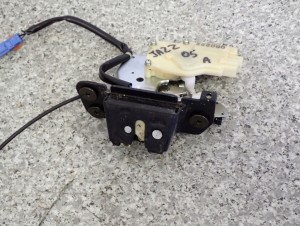 HONDA JAZZ II 02- ZAMEK KLAPY TYLNEJ Z SIŁOWNIKIEM