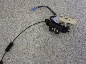 HONDA JAZZ II 02- ZAMEK KLAPY TYLNEJ Z SIŁOWNIKIEM 2/9 MINIATURA