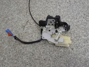 HONDA JAZZ II 02- ZAMEK KLAPY TYLNEJ Z SIŁOWNIKIEM 9/9 MINIATURA