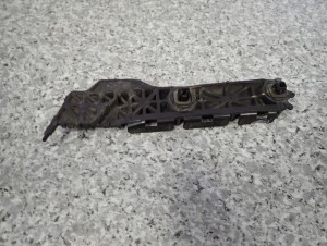 TOYOTA YARIS II 06-11 ŚLIZG ZDERZAKA TYLNY LEWY 3/5 MINIATURA