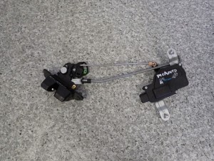 KIA PICANTO 04-11 ZAMEK KLAPY BAGAŻNIKA SIŁOWNIK
