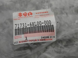 SUZUKI SWIFT MK7 10- ŚLIZG ZDERZAKA TYLNY LEWY 4/4 MINIATURA