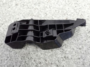 SUZUKI SWIFT MK7 10- ŚLIZG ZDERZAKA PRZEDNI PRAWY NOWY 3/4 MINIATURA