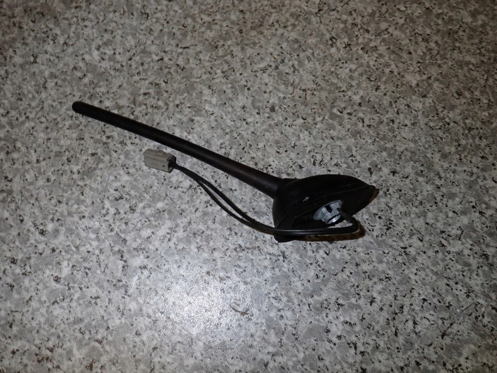 SUZUKI SWIFT 05-09 ANTENA DACHOWA PODSTAWA BAT 2/5