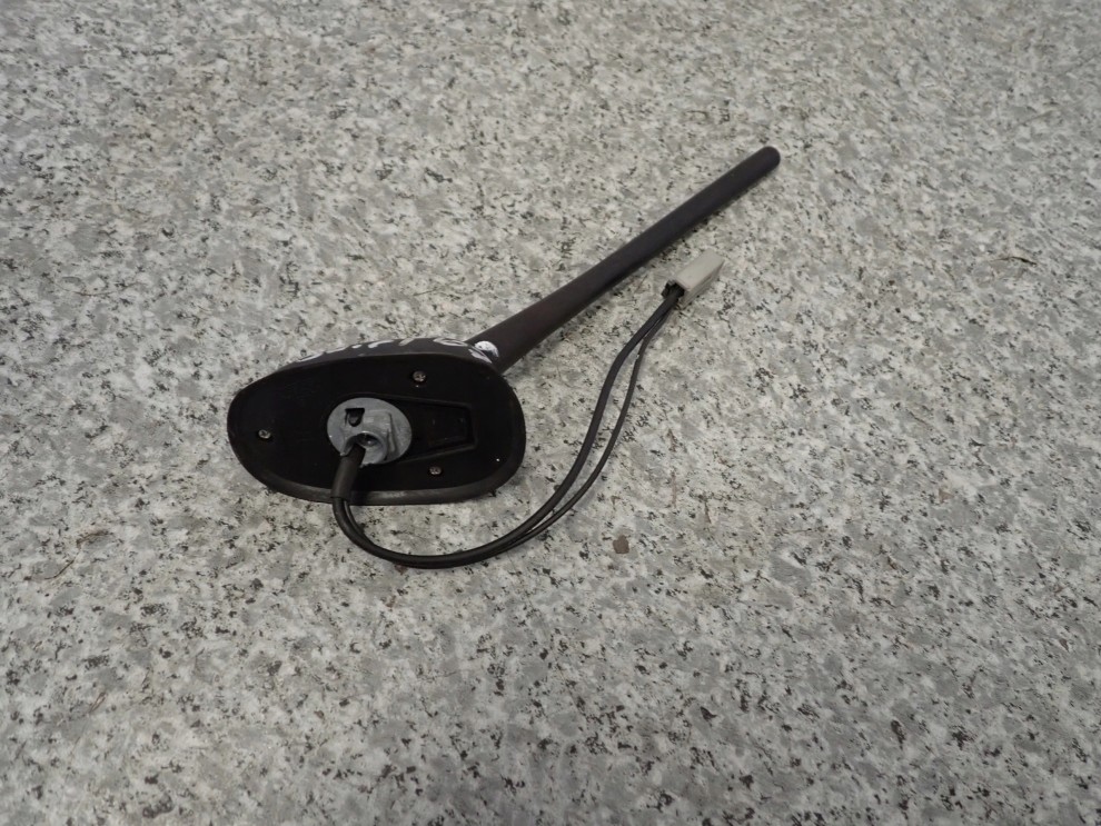 SUZUKI SWIFT 05-09 ANTENA DACHOWA PODSTAWA BAT 3/5