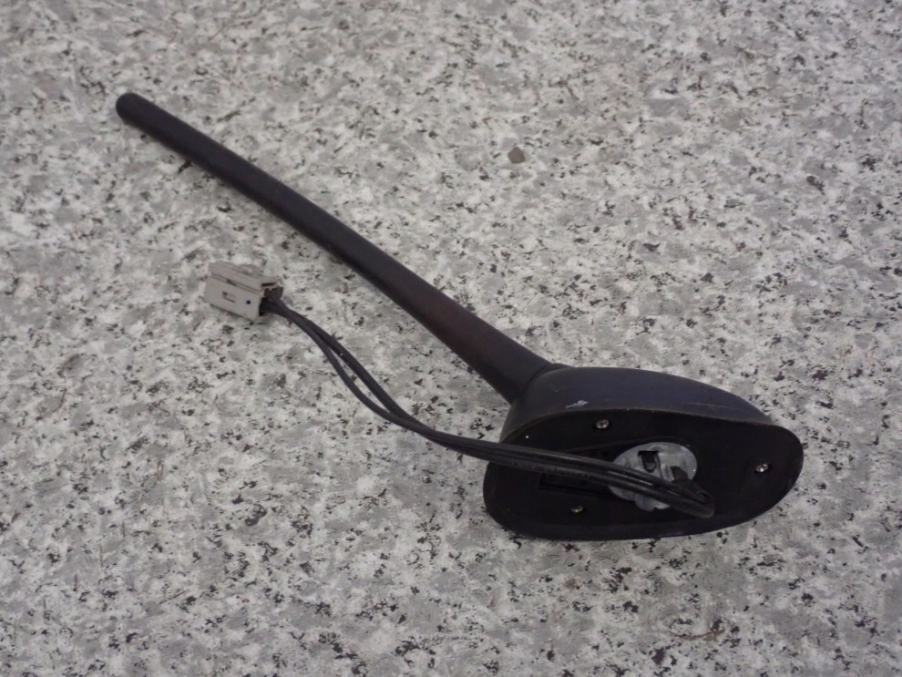 SUZUKI SWIFT 05-09 ANTENA DACHOWA PODSTAWA BAT 4/5