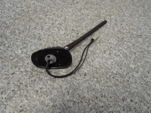 SUZUKI SWIFT 05-09 ANTENA DACHOWA PODSTAWA BAT 3/5 MINIATURA