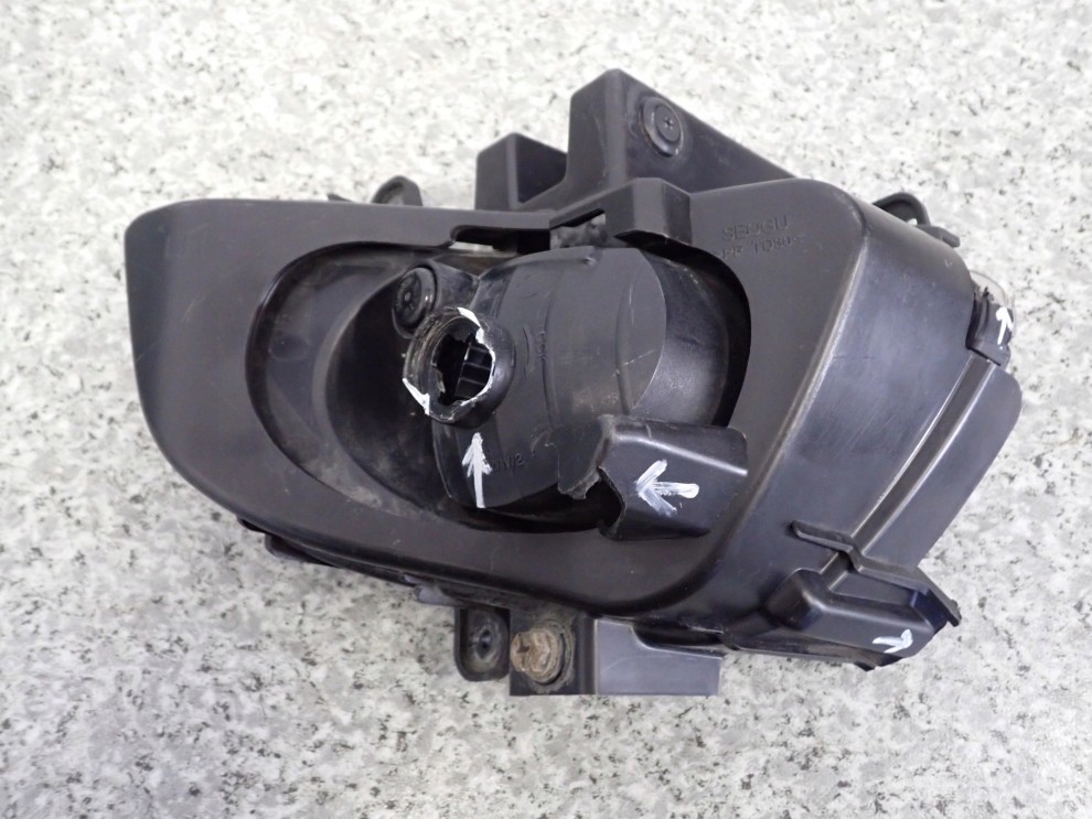 HYUNDAI i30 09-11 HALOGEN PRZEDNI LEWY LAMPA 8/9