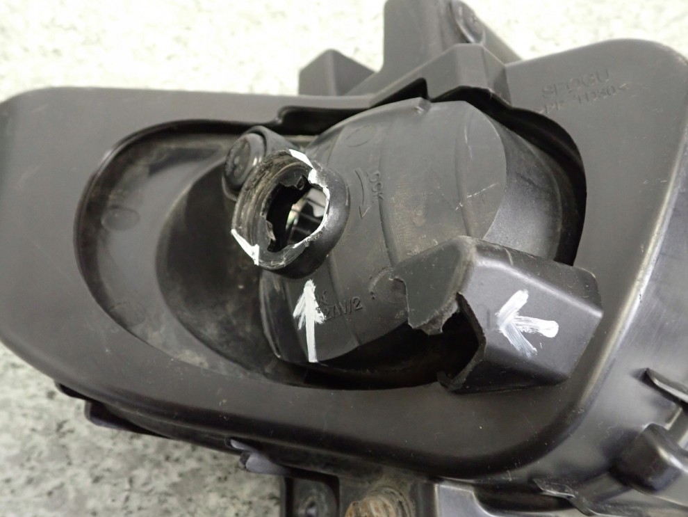 HYUNDAI i30 09-11 HALOGEN PRZEDNI LEWY LAMPA 9/9
