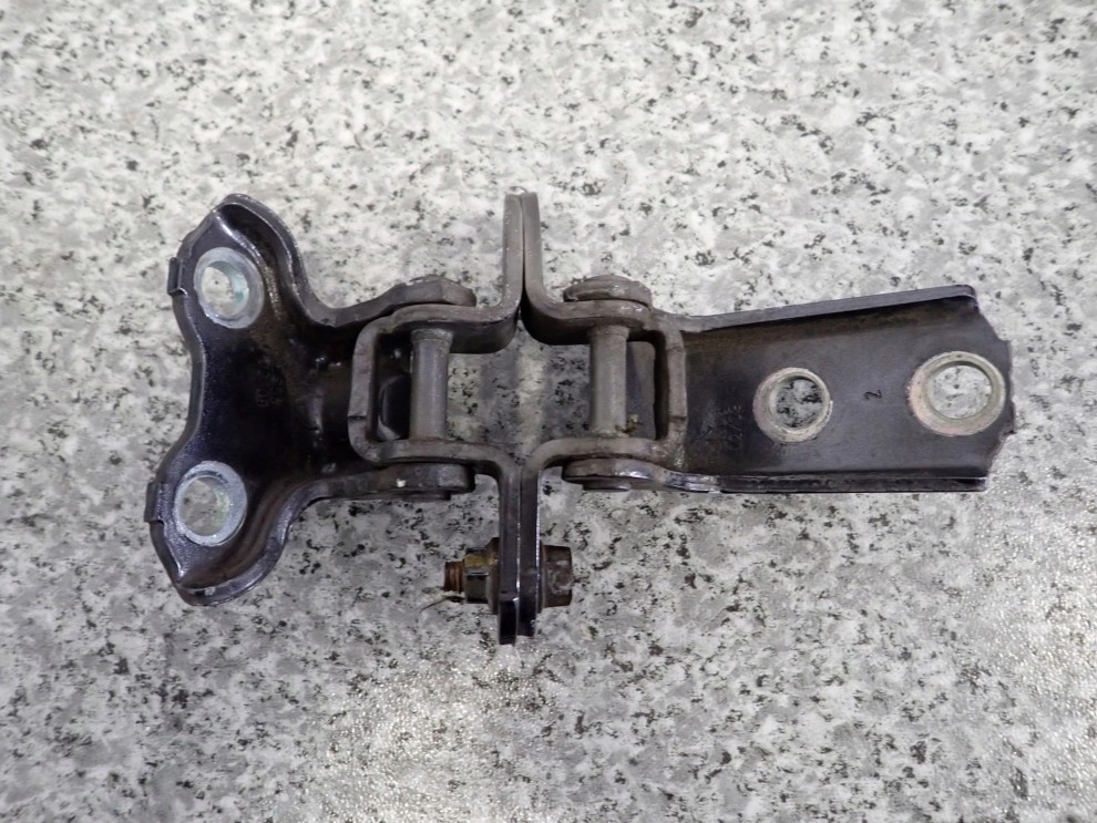 TOYOTA VERSO 09-13 ZAWIASY DRZWI TYLNE LEWE 2/2