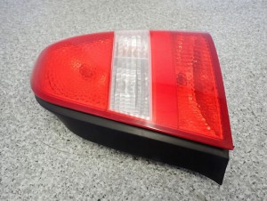 NISSAN PRIMERA 02-07 P12 4D SEDAN LAMPA TYLNA PRAWA 4/7 MINIATURA