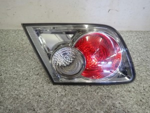 MAZDA 6 5d 05-08 LAMPA TYLNA LEWA W KLAPE