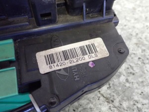 HYUNDAI i30 HB 07-12 ZAMEK DRZWI TYLNY PRAWY 3/7 MINIATURA