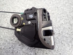 TOYOTA VERSO 09-13 ZAMEK DRZWI TYLNY LEWY 3/5 MINIATURA