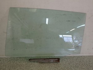 TOYOTA VERSO 09-13 SZYBA DRZWI TYLNA LEWA