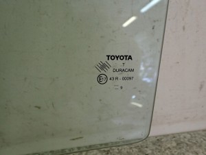 TOYOTA VERSO 09-13 SZYBA DRZWI TYLNA LEWA 3/5 MINIATURA