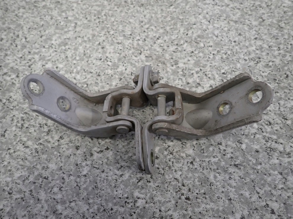 HYUNDAI SONATA V 05-09 ZAWIASY DRZWI PRZEDNIE PRAWE 1/4