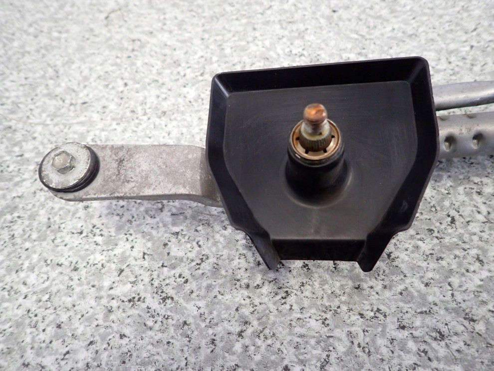 SUZUKI CELERIO 14-19 MECHANIZM WYCIERACZEK PRZÓD 2/6