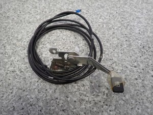 SUZUKI SWIFT MK6 04-09 LINKA KLAPKI PALIWA 3/3 MINIATURA