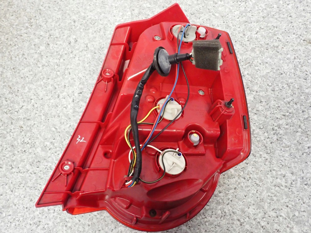 CHEVROLET AVEO T250 07- LAMPA TYLNA LEWA 8/10
