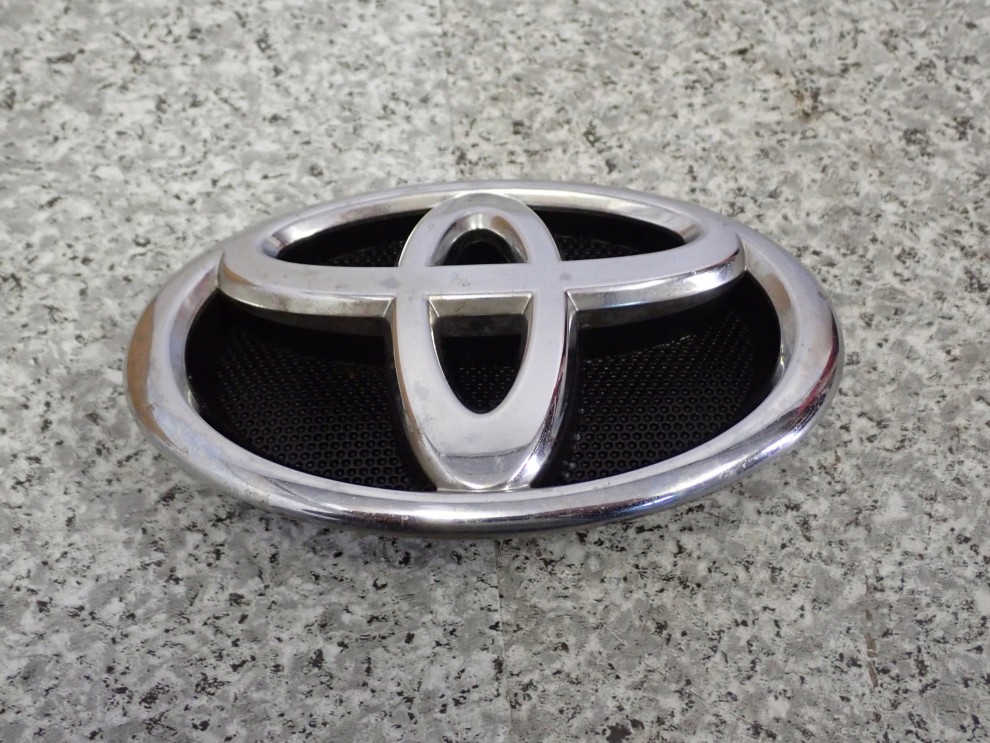 TOYOTA VERSO 09-13 EMBLEMAT ZNACZEK PRZEDNI 3/6