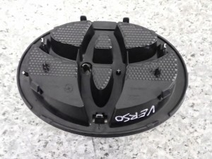 TOYOTA VERSO 09-13 EMBLEMAT ZNACZEK PRZEDNI 4/6 MINIATURA