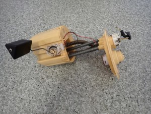 TOYOTA VERSO 2.0 D4D 09-13 CZUJNIK POZIOMU PALIWA 3/7 MINIATURA