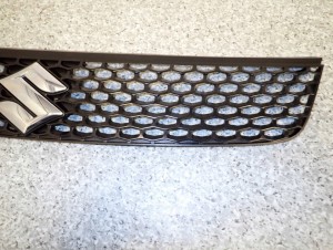SUZUKI SWIFT 07-09 ATRAPA WLOTU POWIETRZA GRILL 3/6 MINIATURA