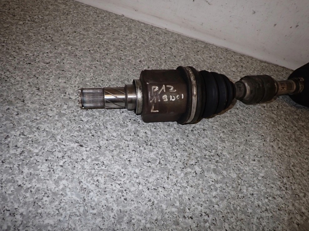 NISSAN PRIMERA P12 02-07 1.9 DCI PÓŁOŚ LEWA 3/4
