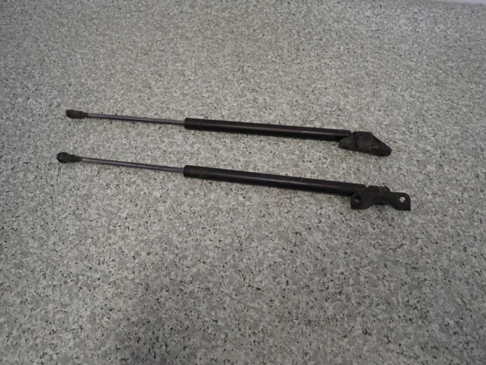 TOYOTA COROLLA E12 HATCHBACK 02- SIŁOWNIKI KLAPY BAGAŻNIKA 4/5