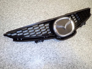 MAZDA 2 08- DE ATRAPA ZDERZAKA GRILL PRZEDNI 3/8 MINIATURA