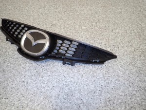 MAZDA 2 08- DE ATRAPA ZDERZAKA GRILL PRZEDNI 4/8 MINIATURA