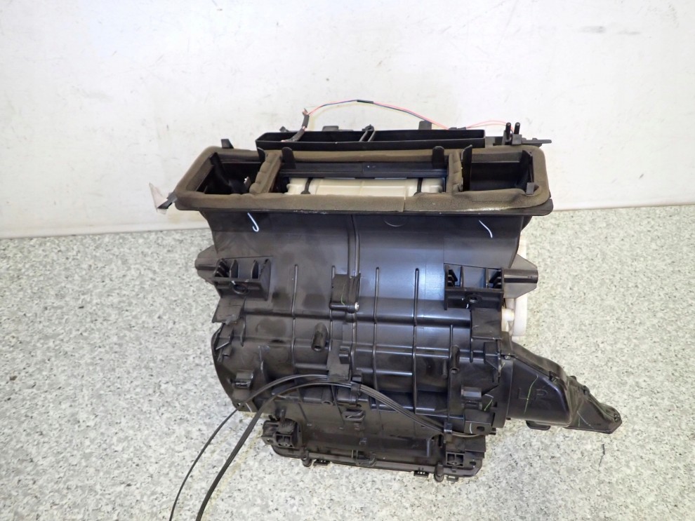TOYOTA VERSO 09-13 OBUDOWA NAGRZEWNICY EUROPA 6/8