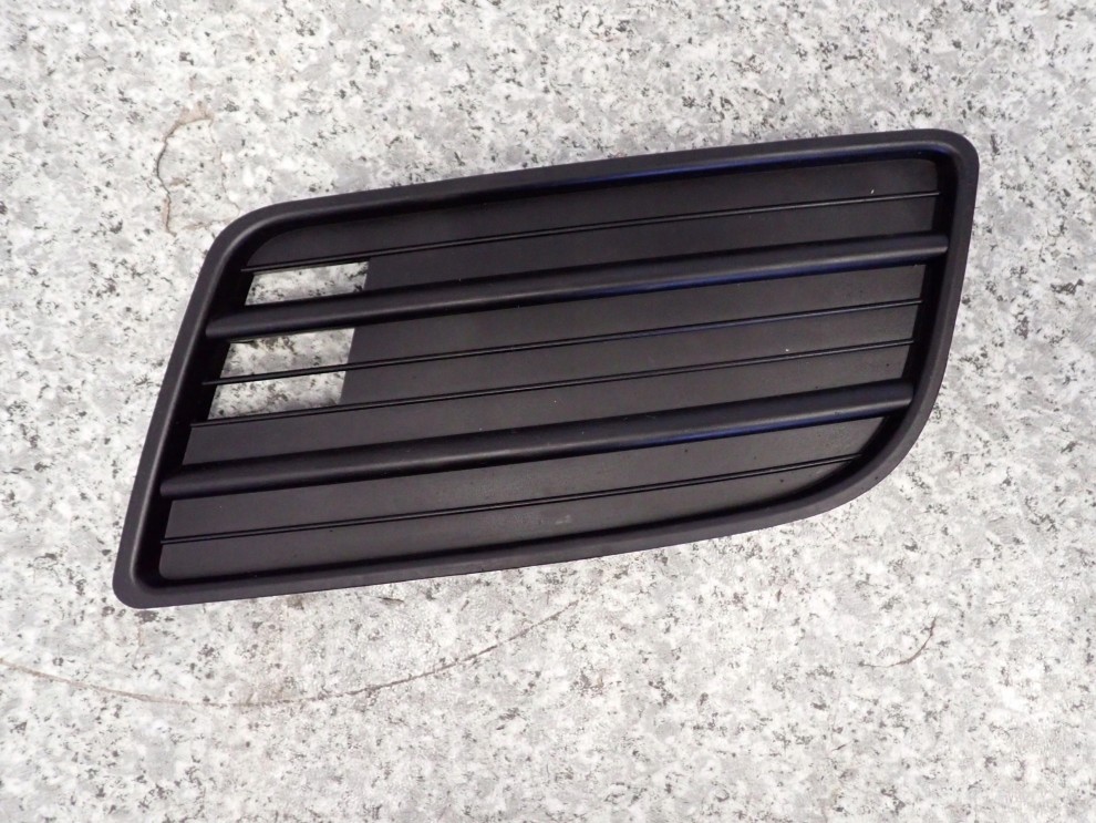 SUZUKI SWIFT 07- ZAŚLEPKA KRATKA HALOGENU PRZEDNIA LEWA 2/5