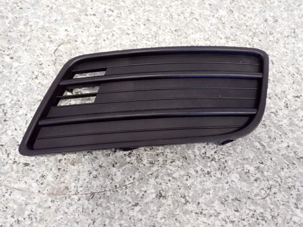 SUZUKI SWIFT 07- ZAŚLEPKA KRATKA HALOGENU PRZEDNIA LEWA 3/5