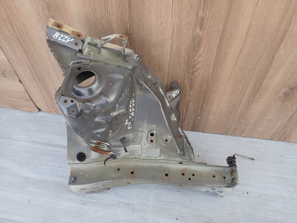 TOYOTA YARIS II 06-11 PODŁUŻNICA LEWA 3/6
