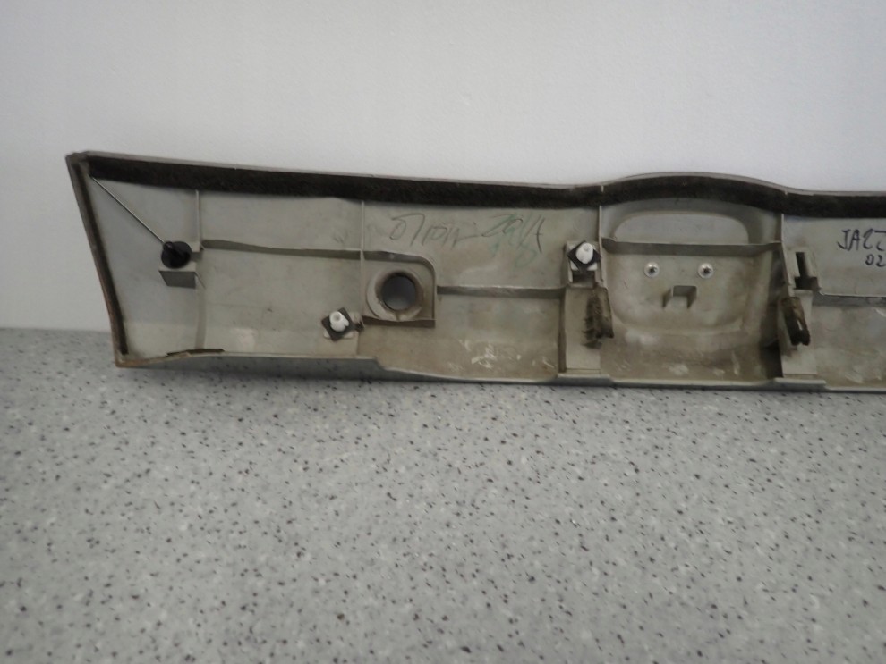 HONDA JAZZ II 02-07 LISTWA TYLNEJ KLAPY NH642M 7/9