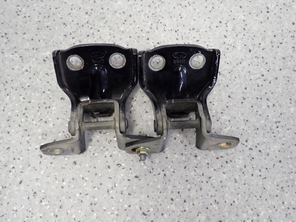 HYUNDAI SANTA FE 01-06 ZAWIASY DRZWI TYLNE LEWE KOMPLET 3/4