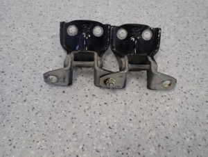 HYUNDAI SANTA FE 01-06 ZAWIASY DRZWI TYLNE LEWE KOMPLET 4/4 MINIATURA