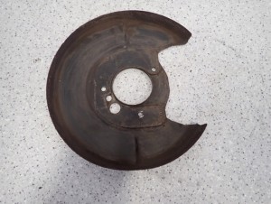 NISSAN ALMERA TINO 00-05 TARCZA KOTWICZNA TYLNA PRAWA