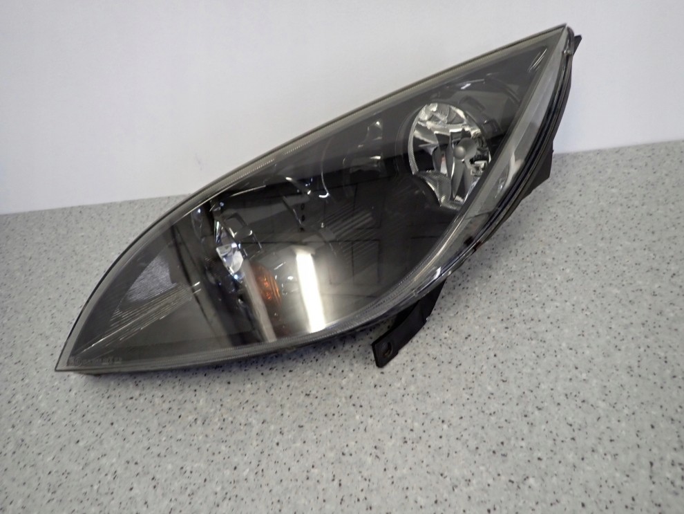 MITSUBISHI COLT 03-08 REFLEKTOR LEWY LAMPA PRZÓD CIEMNA 4/11