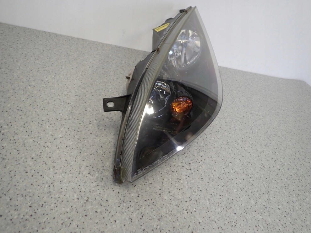 MITSUBISHI COLT 03-08 REFLEKTOR LEWY LAMPA PRZÓD CIEMNA 5/11