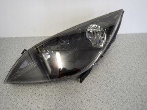 MITSUBISHI COLT 03-08 REFLEKTOR LEWY LAMPA PRZÓD CIEMNA