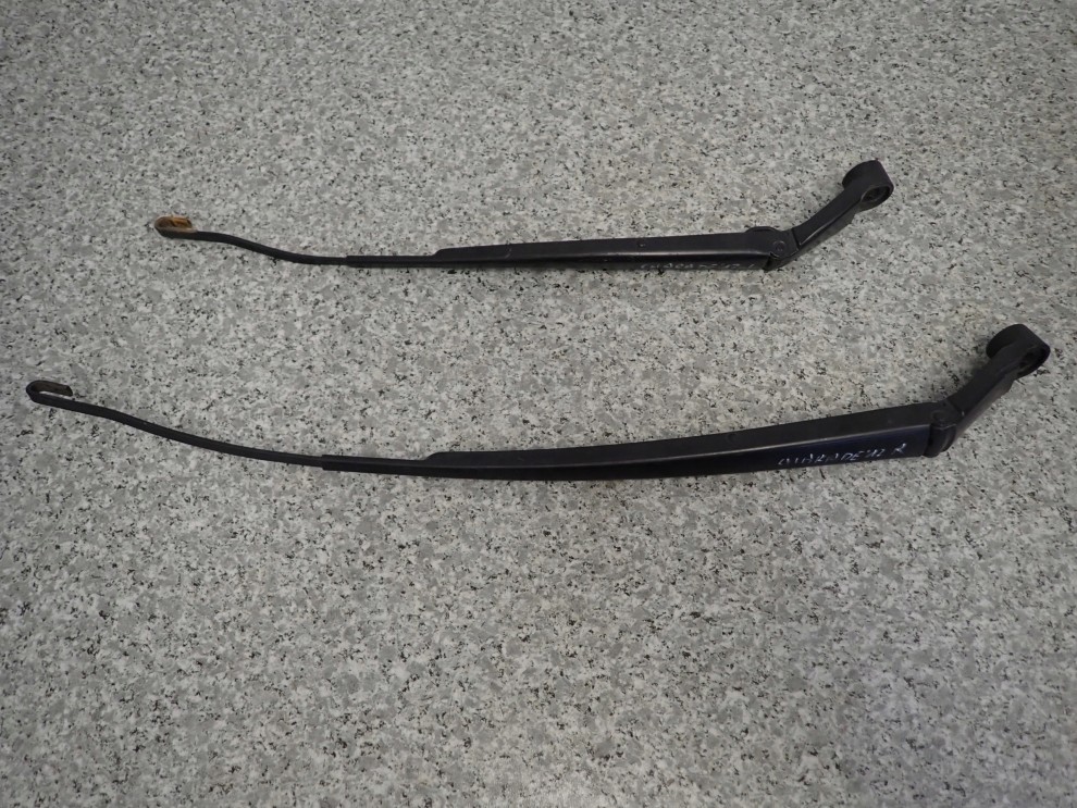 TOYOTA YARIS II 06-11 RAMIE WYCIERACZKI PRZEDNIE LEWE LUB PRAWE 1/3
